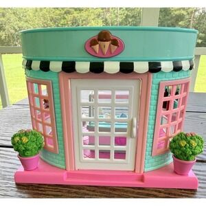 LIL WOODZEEZ SCOOPS & SPRINKLES ICE CREAM SHOP W ACCESSORIES